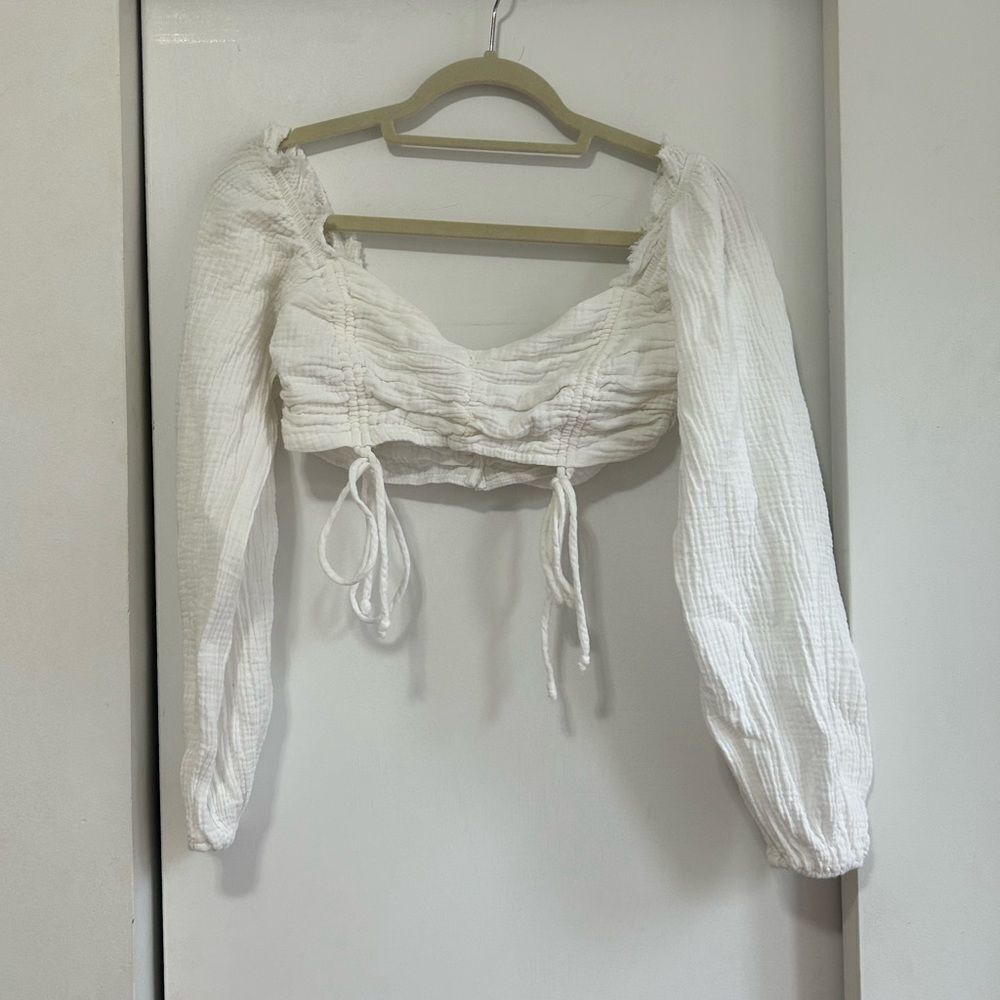 White long sleeves crop top